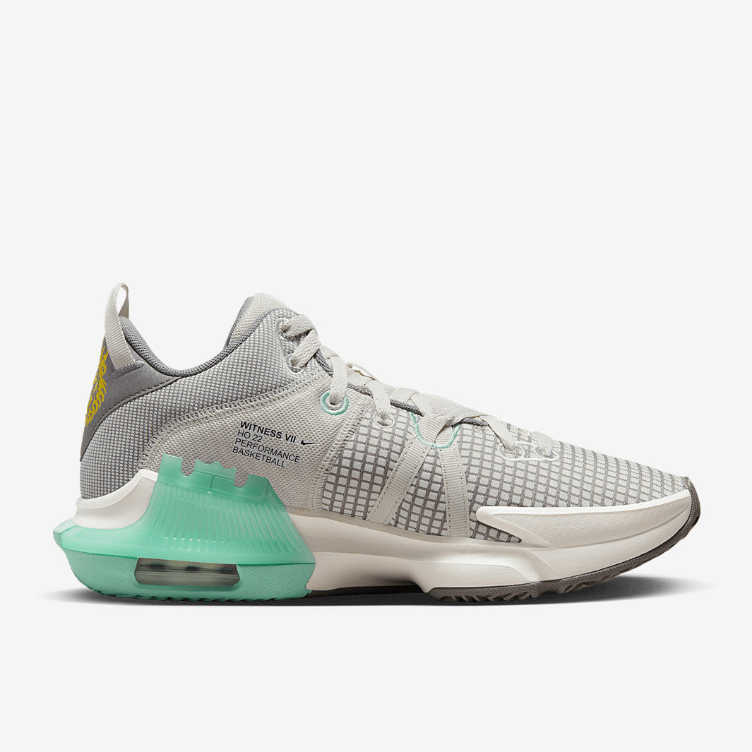 Nike LeBron Witness 7