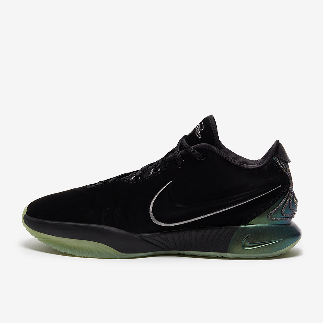 Nike LeBron 21