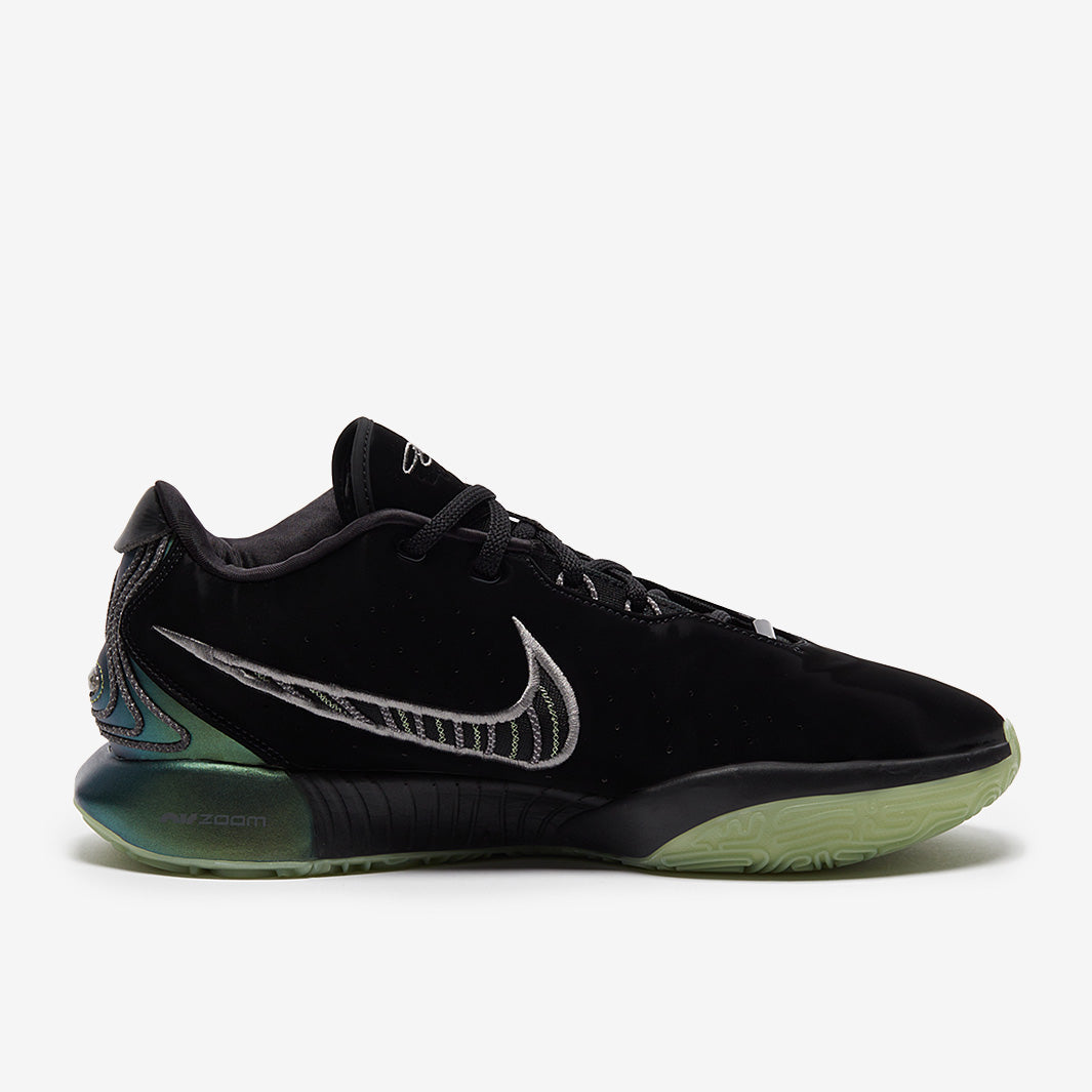 Nike LeBron 21