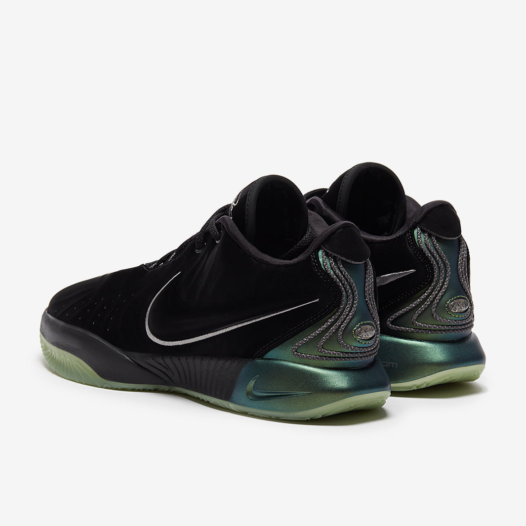Nike LeBron 21