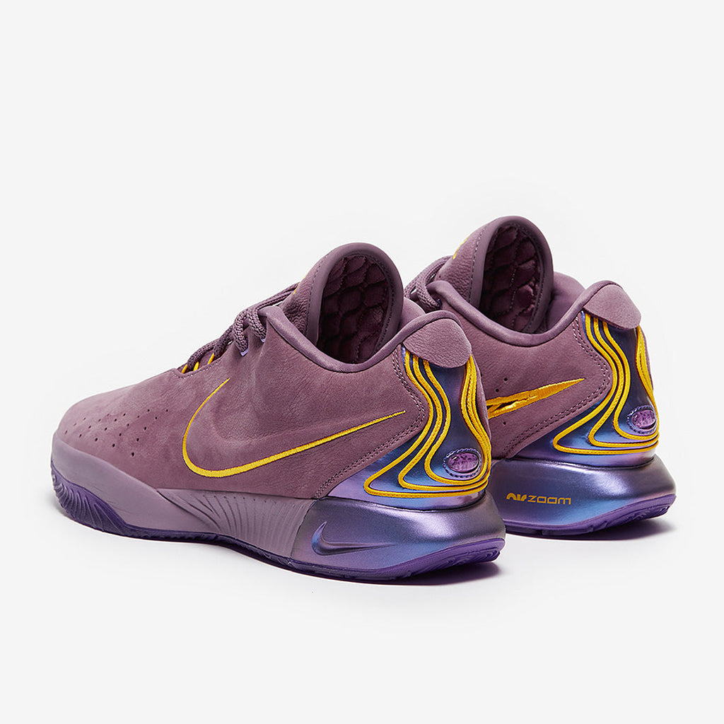 Nike LeBron 21