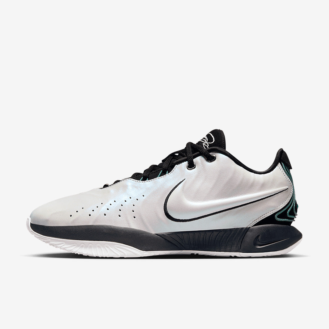 Nike LeBron 21