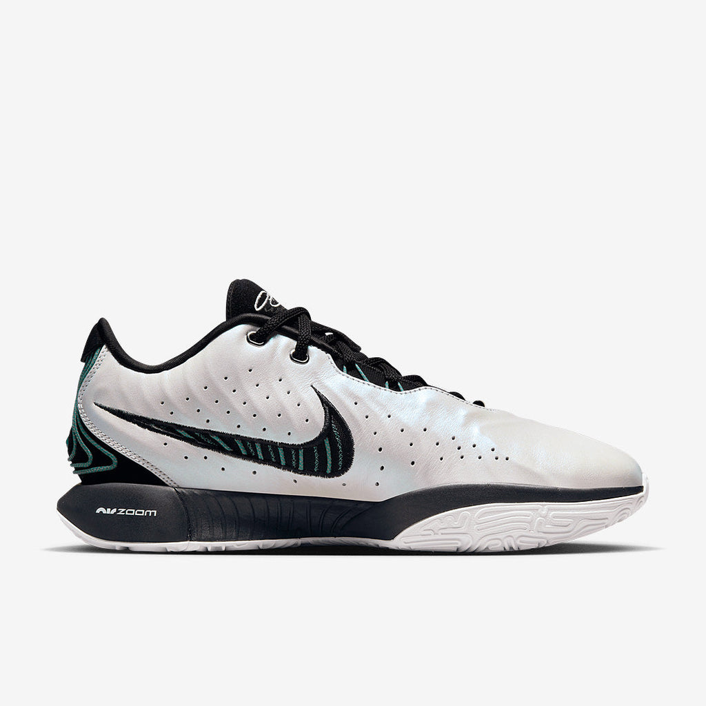 Nike LeBron 21