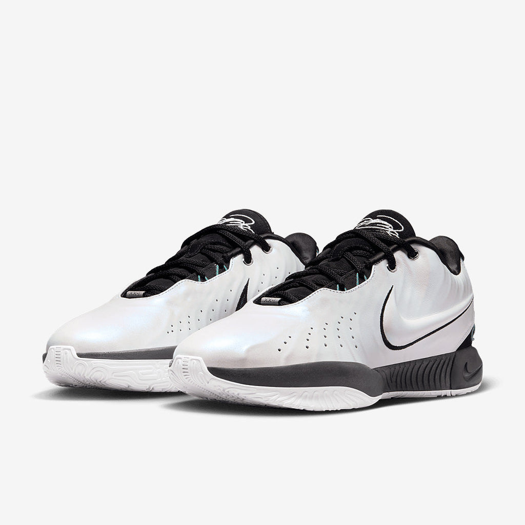 Nike LeBron 21