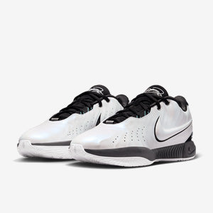 Nike LeBron 21