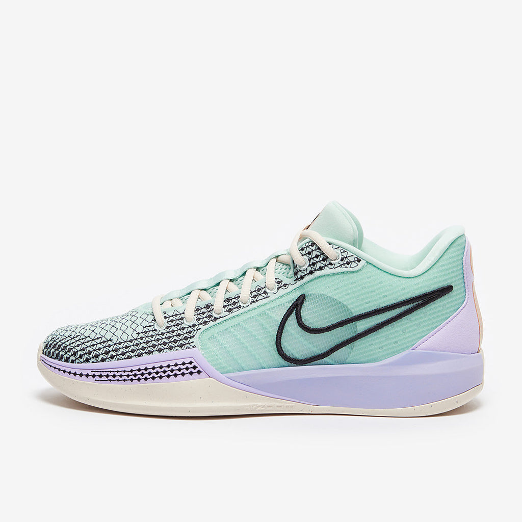 Nike Womens Sabrina 1