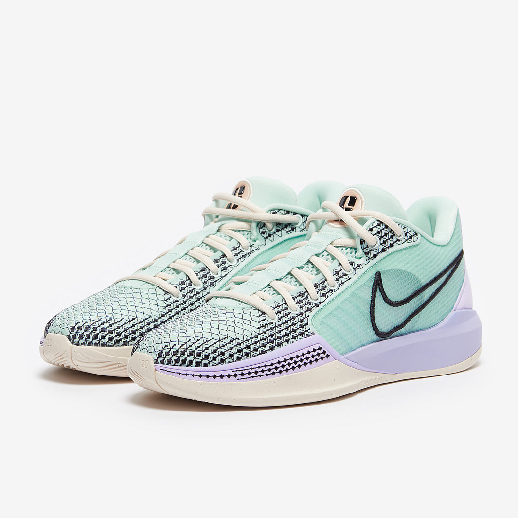 Nike Womens Sabrina 1