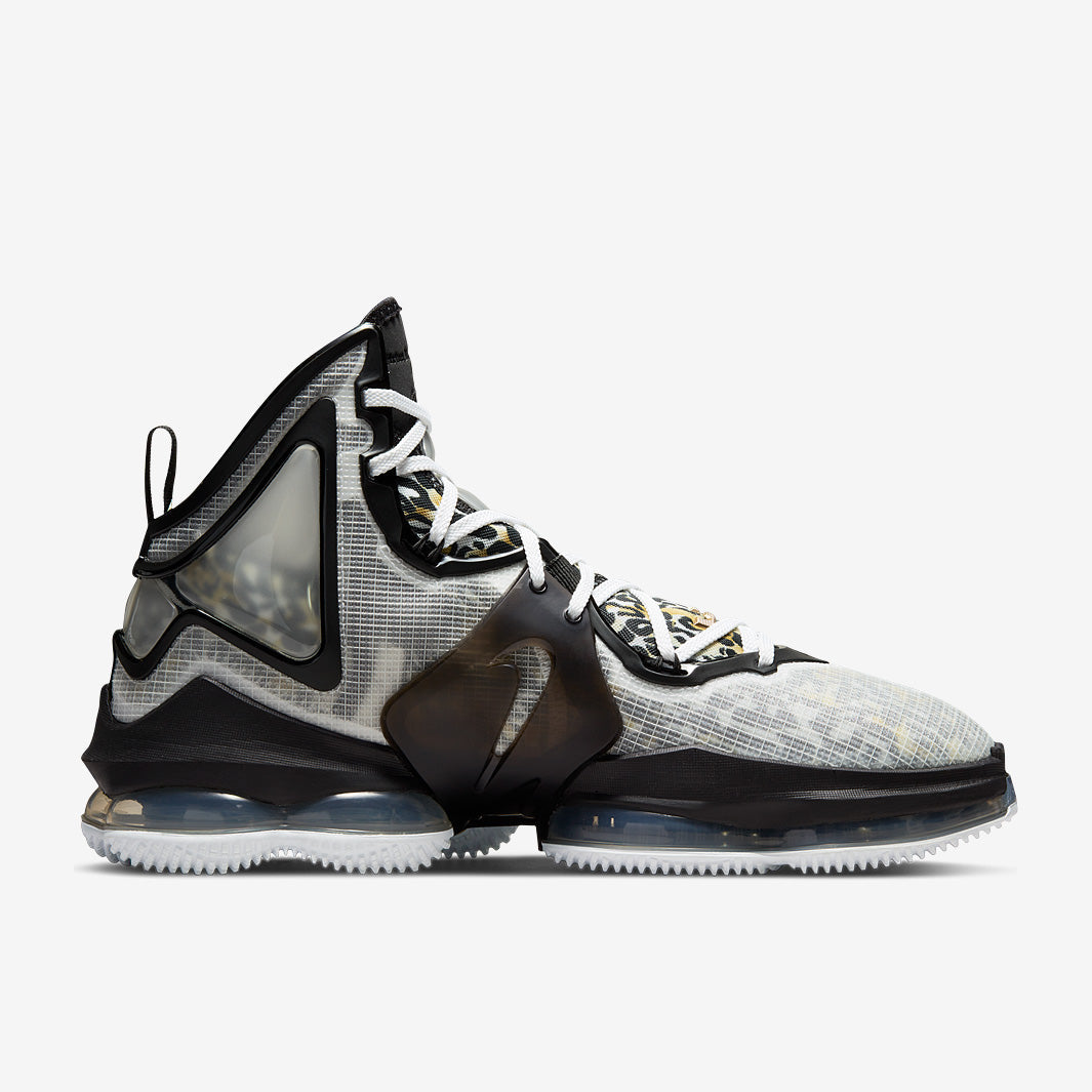 Nike LeBron 19