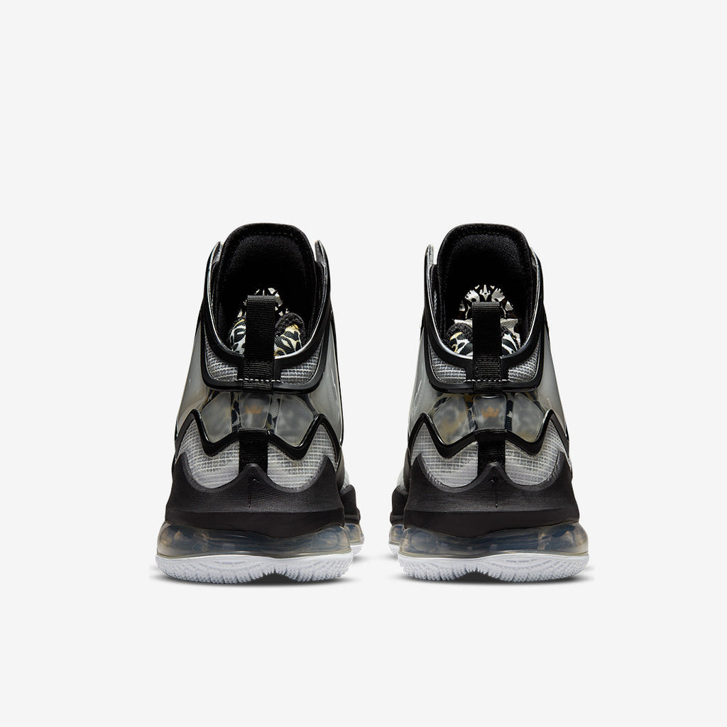 Nike LeBron 19