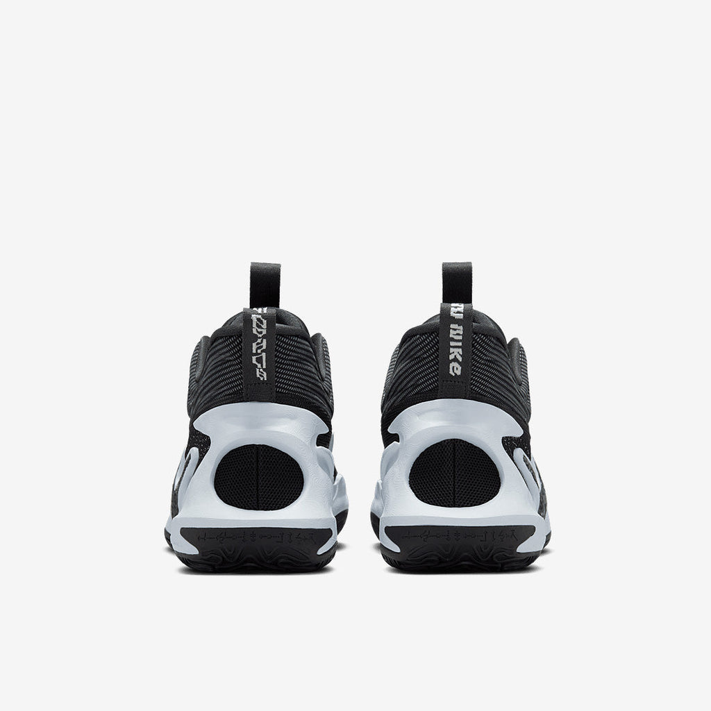 Nike Cosmic Unity 2
