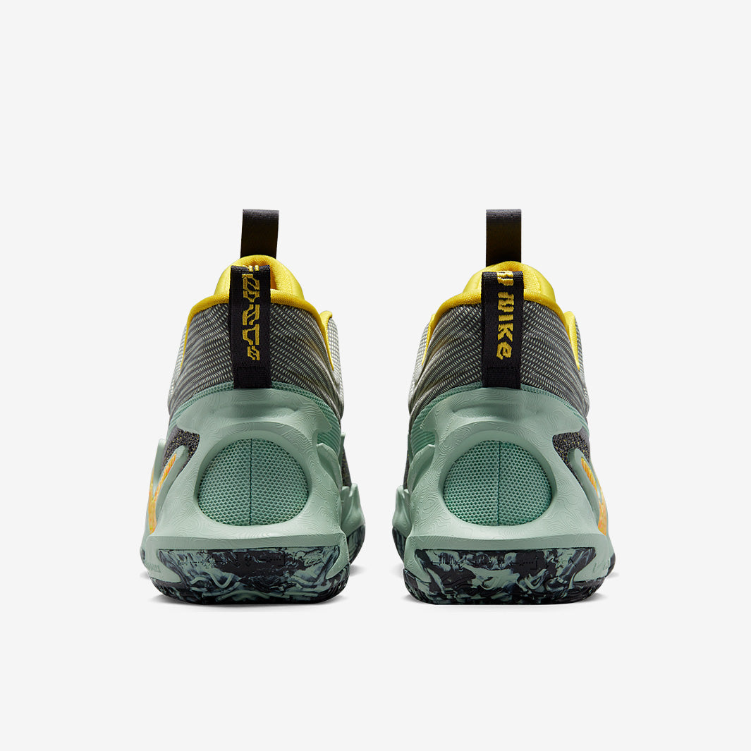 Nike Cosmic Unity 2