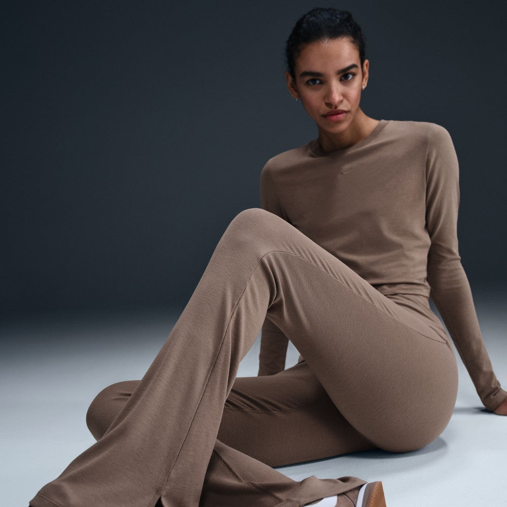 Sportswear Chill Knit Tight Mini-Rib Flared Leggings