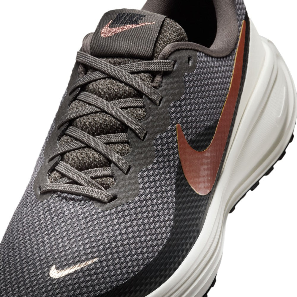 Revolution 8 Road Running Shoes