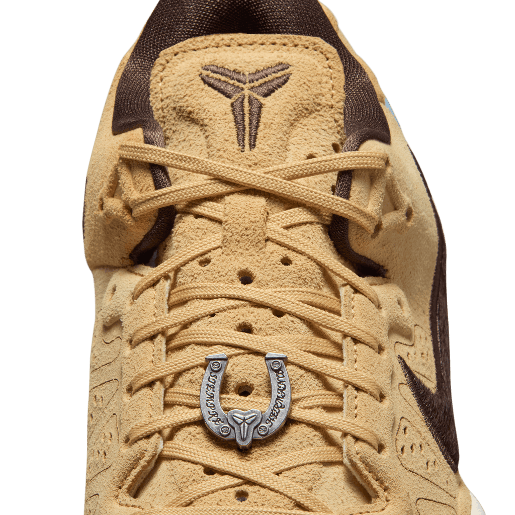 Kobe VIII Ext Protro 'Siempre Mio'