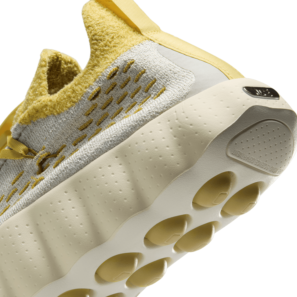 Mind 002 Flyknit 'Light Bone Saturn Gold'