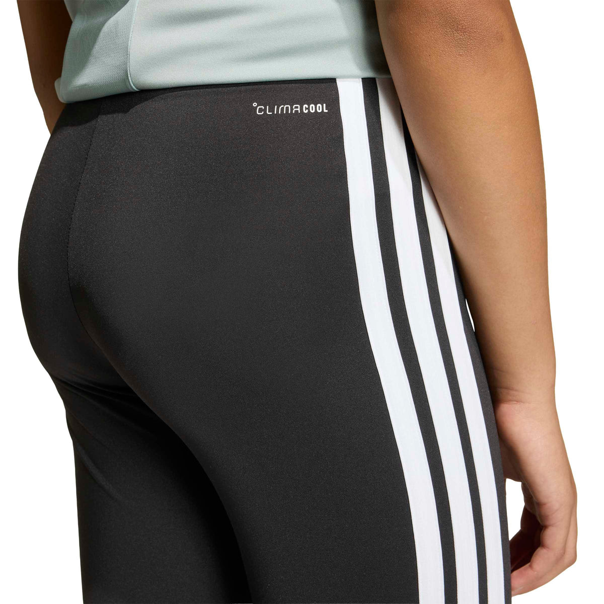 Train Essentials 3-Stripes Flared Leggings