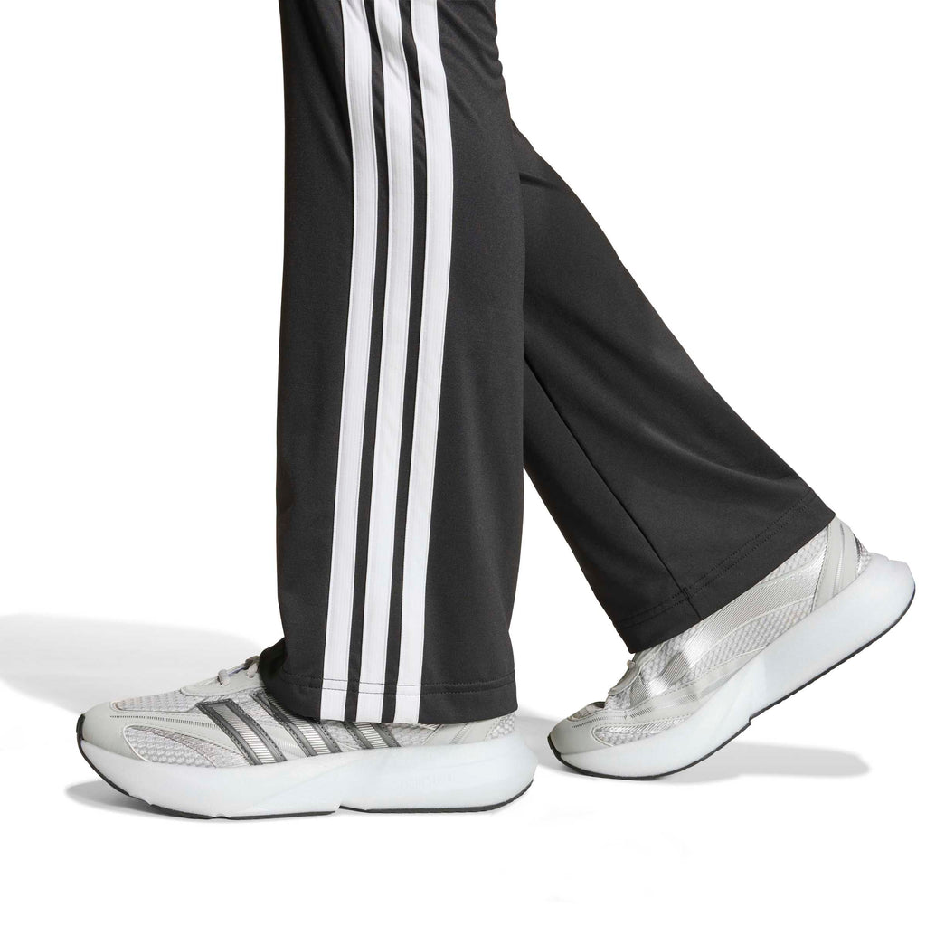 Train Essentials 3-Stripes Flared Leggings